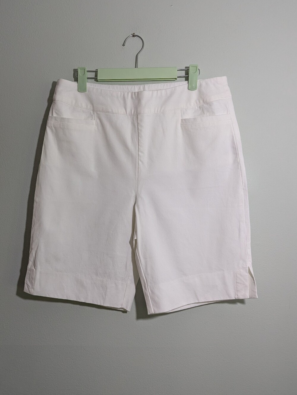 Soft Surroundings Bermuda Shorts Women's Medium White Pull On Slit Hem